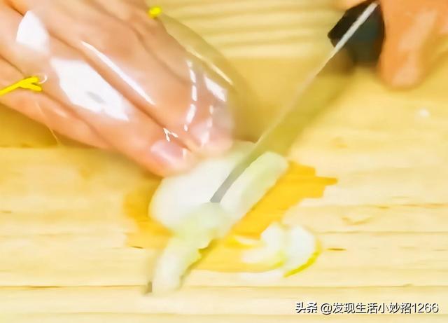 如何快速有效的剥蒜皮，剥大蒜最快的方法