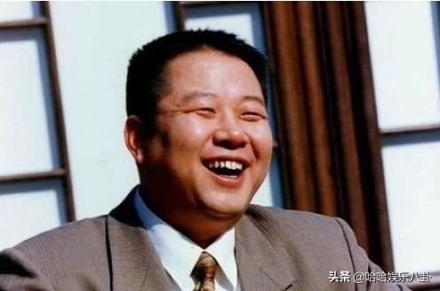 冯巩昔日两任搭档，当年的搭档牛群已消失匿迹