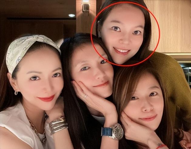 林心如周杰吃瓜，林心如：控诉周杰强吻
