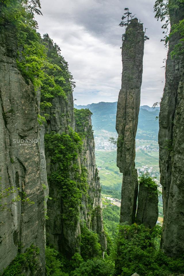 天山神秘大峡谷地貌特征，北纬30度上的大峡谷