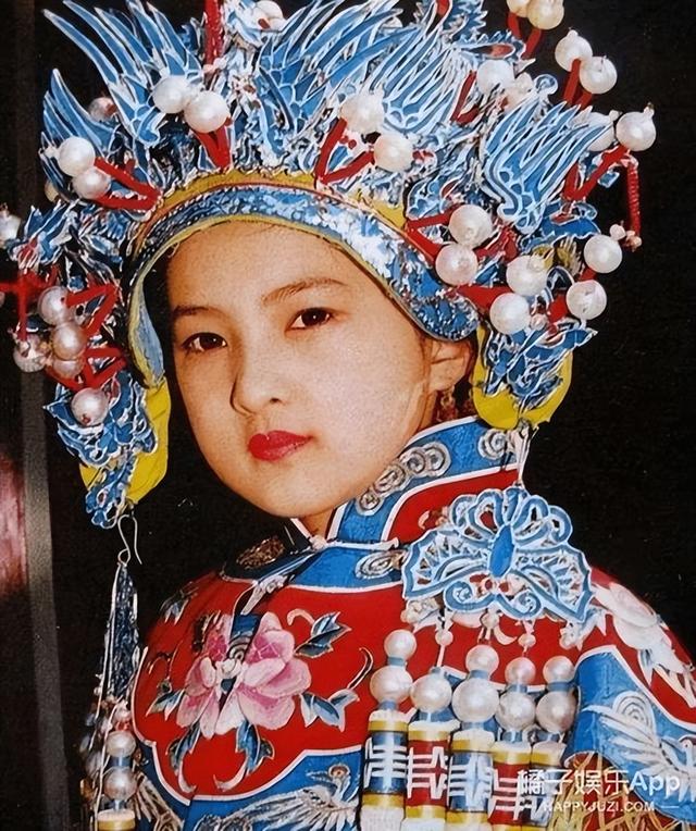 金铭小时候照片，为考北大弃演还珠（金铭小时候和现在对比）