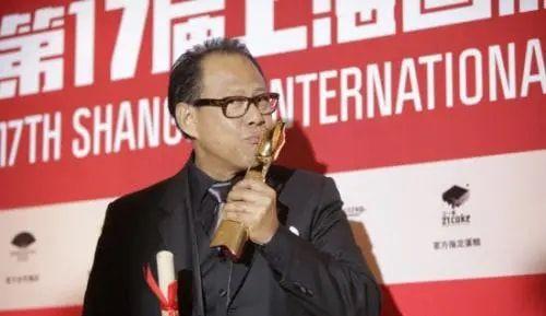 黄征个人资料简介，知名歌手黄征罕见晒娃