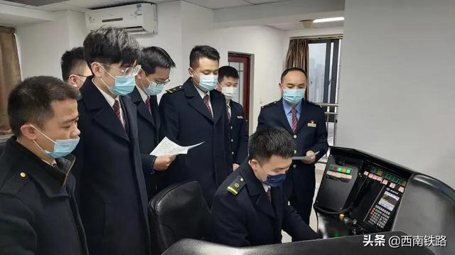 动车司机具备哪些条件，动车司机是如何炼成的