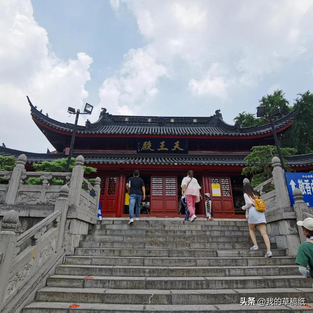 鸡鸣寺在哪个城市，古鸡鸣寺地点（天太热，南京鸡鸣寺的樱花开了）