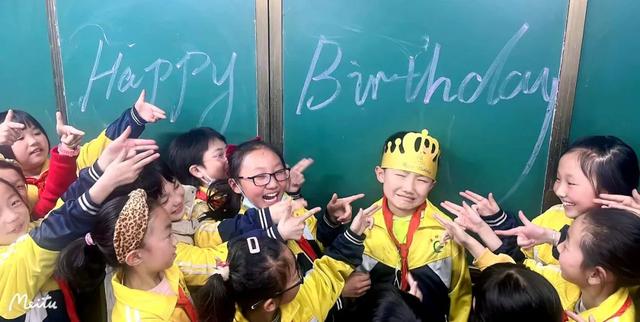 学生给老师过生日感言，恩师寿宴致词范文<建议收藏>