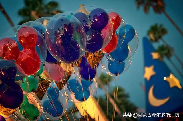 氢气球街头爆燃，氢气球一直往上升为什么会爆炸