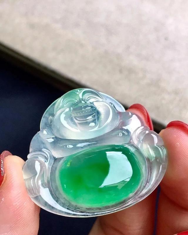 怎么鉴别真假翡翠，翡翠怎么辨别真假的最简单方法（肉眼鉴别翡翠真伪不是难事）
