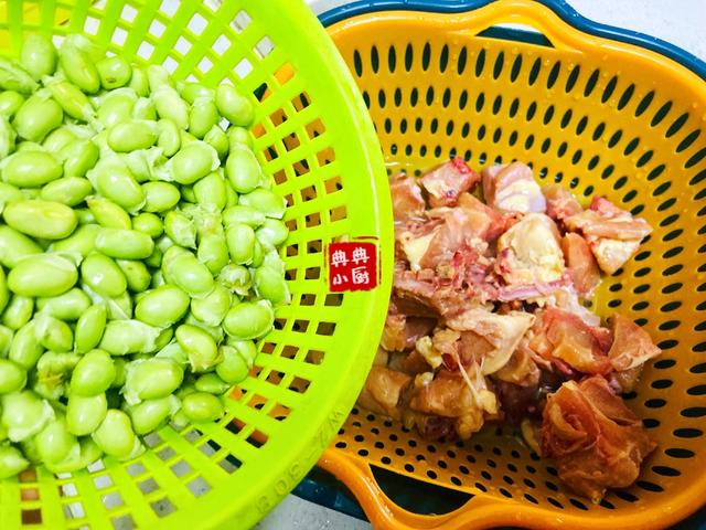 毛豆米怎么做好吃，五香毛豆米怎么炒好吃（毛豆别光用来炒着吃了）