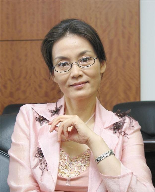 没有整过容的女明星，90年没整过容的女明星（“不老女神”现原形）