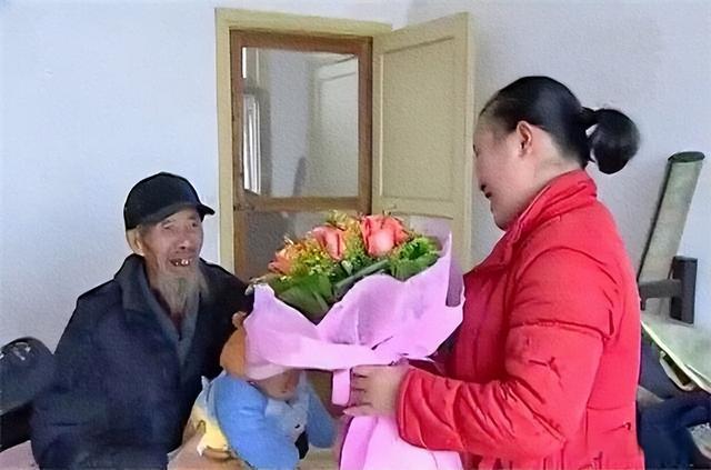 当年66岁老头娶19岁姑娘现况，湖南25岁女孩嫁给70岁老头
