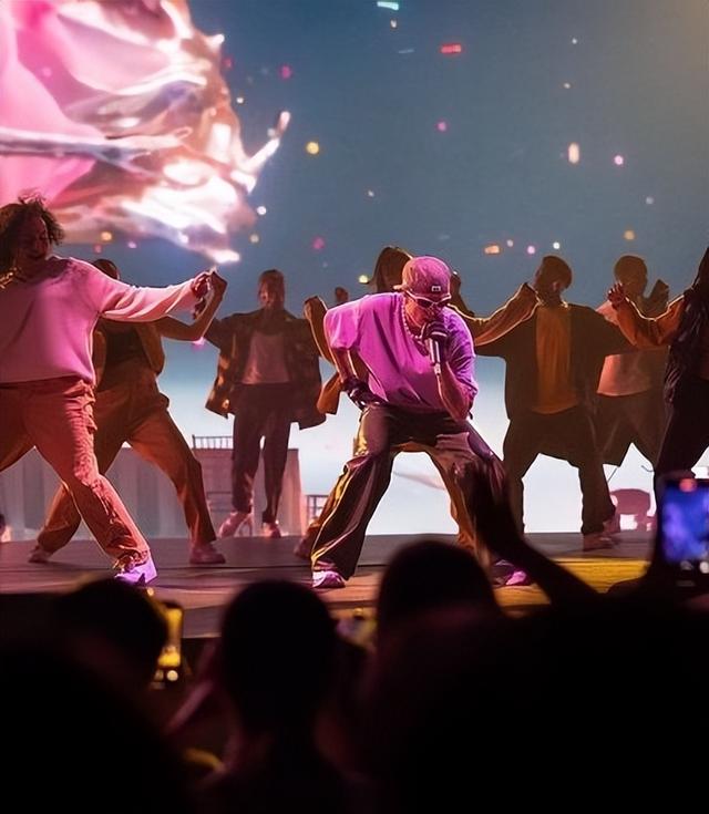 五位名人身体发生意外，世界上仅剩10位铁肺人