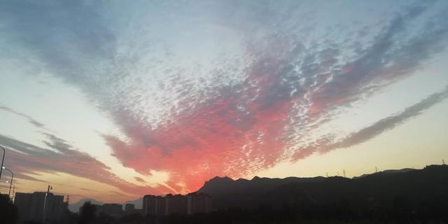 相思风雨中简谱，相思风雨中钢琴简谱（胜过一个只懂你笑容的人。重温《相思风雨中》）