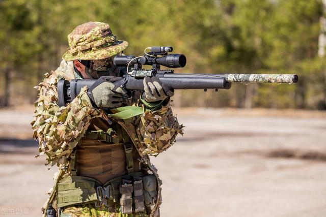 黑云压城城欲摧的全诗，李贺夜雨寄北（甲光向日金鳞开”描绘了怎样的景象）