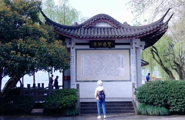 杭州西湖之白堤，“白堤”名出白居易