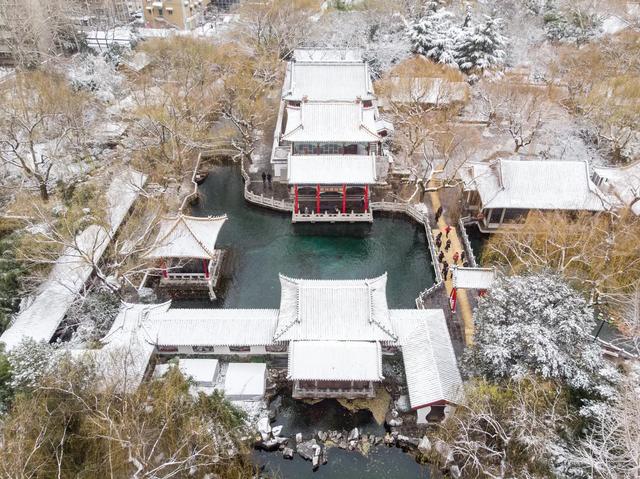 曾巩题厦门趵突泉，古人说厦门泉甲天下