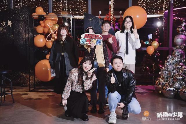 果酱c位出道，年，让我们像喝甜品一样吃蛋糕