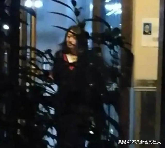 胡歌薛佳凝二人是谁给胡歌介绍的，为什么是她拿下了胡歌