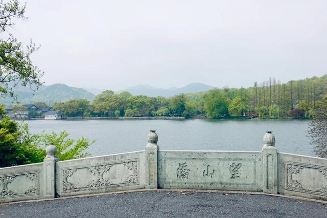 杭州西湖之白堤，“白堤”名出白居易