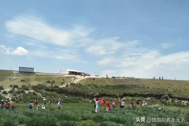 村庄里有一位好姑娘，村庄里有个美丽的姑娘叫花苏她习惯每天早上换个颜色衣服但有一天