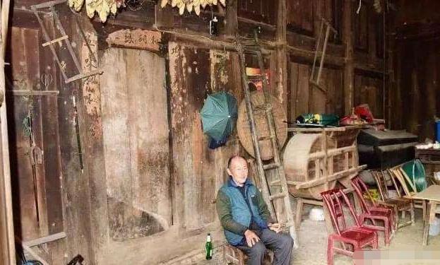 老农有座祖传金丝楠木屋，湖北一金丝楠木屋估值8亿