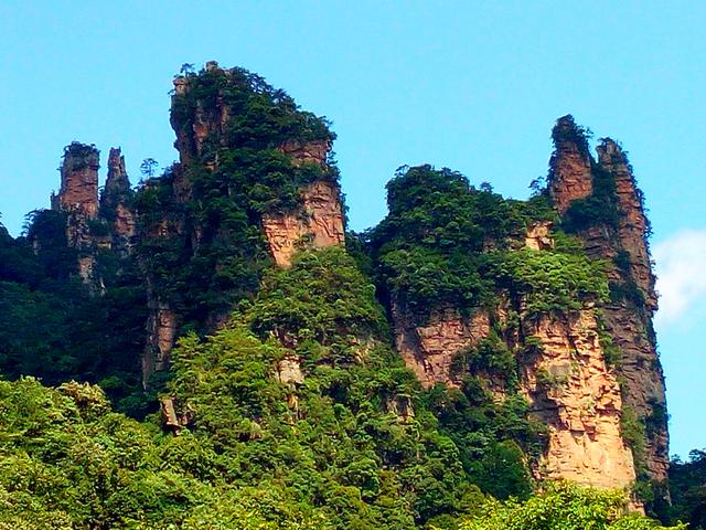 得天独厚的庐山风景，白云伴晚霞 街火点苍穹