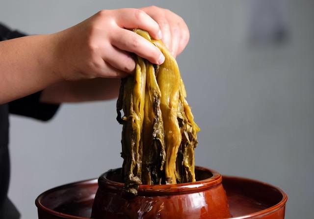 东北酸菜的腌制方法，东北腌酸菜最正宗的做法