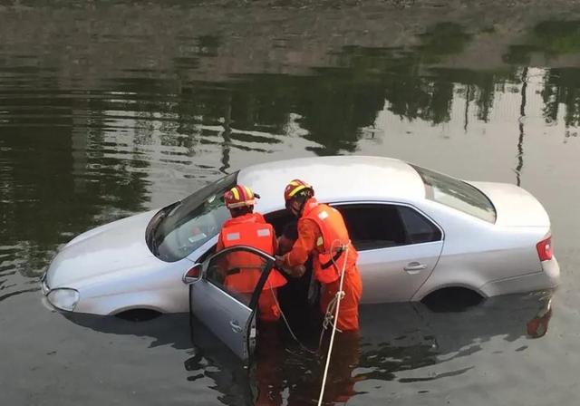溺水自救的基本方法，溺水应如何自救