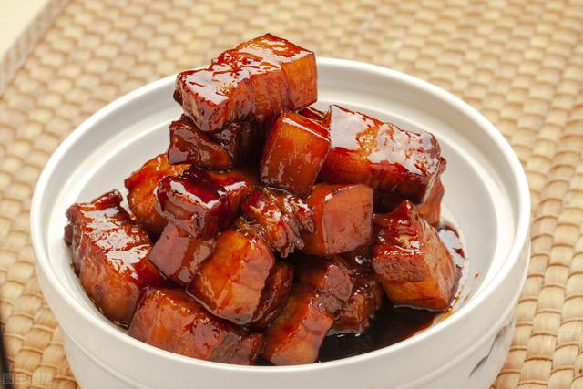 上海最受欢迎的美食，酒酿糟鸡、羌饼、爆鱼……吃着吃着爷叔“金句”频出