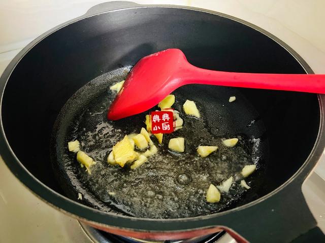 毛豆米怎么做好吃，五香毛豆米怎么炒好吃（毛豆别光用来炒着吃了）