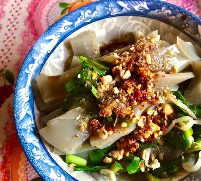 云南十八怪美食，云南最难忘的十道美食（云南十八怪之牛奶做成片片卖）