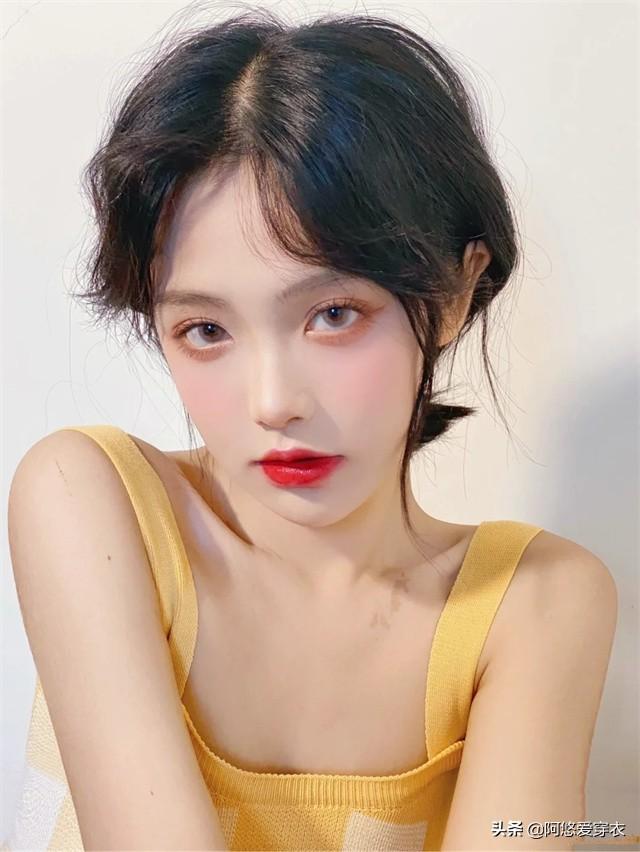 女生化妆精致还是自然好，“长期素颜”和“长期化妆”的女生