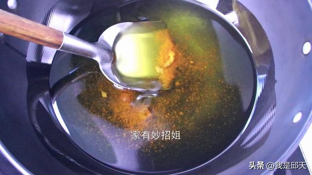 炸过的油怎么变清，炸过的食用油怎样变清（过年炸剩的旧油不要扔）