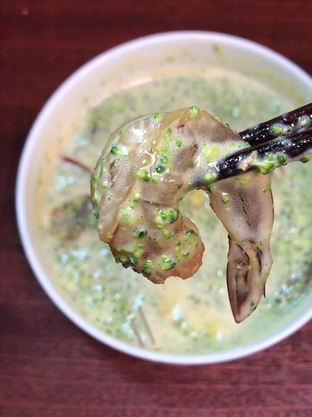 在家里怎么做香酥大虾，炸大虾，有人用面粉有人直接炸