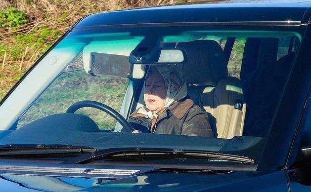 英国女王伊丽莎白二世是谁的子女，英国女王伊丽莎白二世