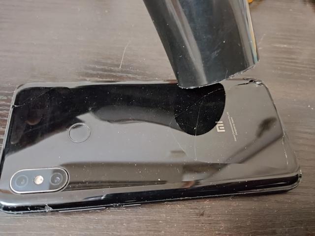 小米手机换电池，小米8怎么换电池官方（某宝80块8000mAh私换电池靠谱吗）