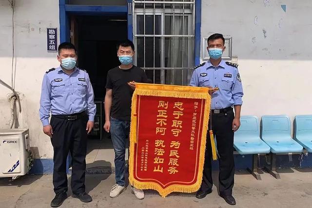 送锦旗现场说什么，优质服务暖人心群众感恩送锦旗（这面锦旗上的话亮了）