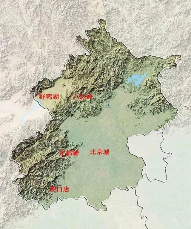 北京西,北,东三面环山,自古就有'北枕居庸,西峙太行,东连山海,南俯