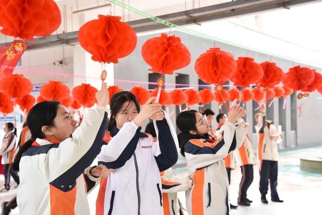 南京市励志学校，十年办好一所家门口的南外