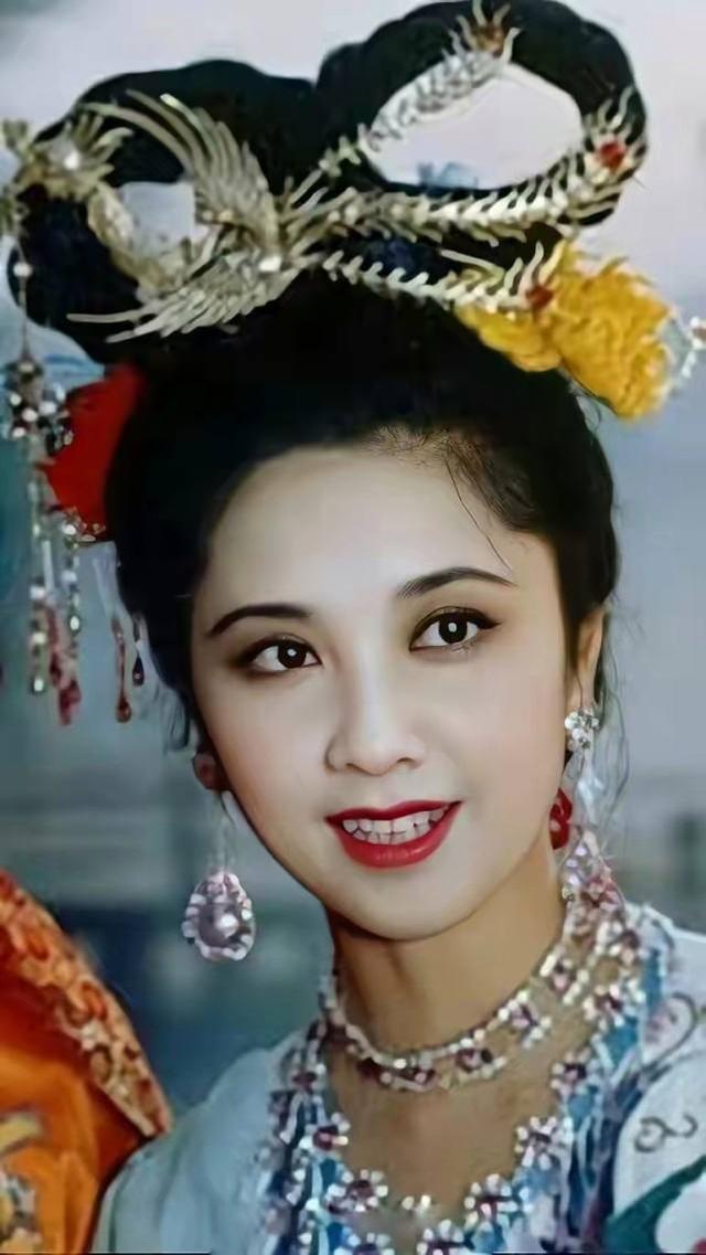 没有整过容的女明星，90年没整过容的女明星（“不老女神”现原形）