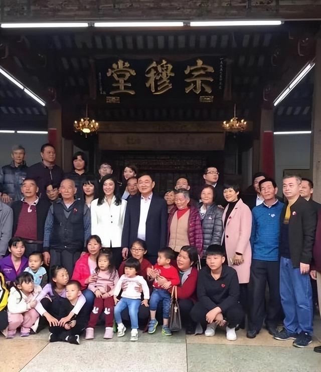 泰国美女总理英拉，泰国总理英拉简历（“最美前任”英拉卷土重来）