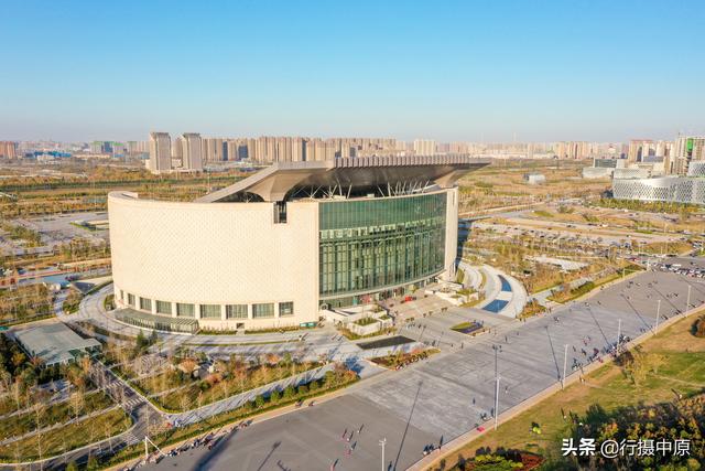 郑州最高的建筑，郑州最大的标志性建筑（郑州裕达国贸酒店更名）