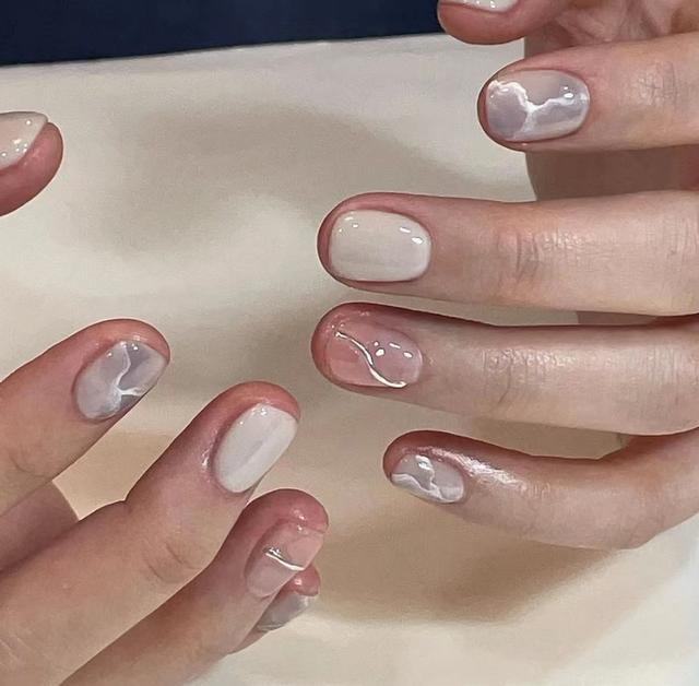 简直太美了非常显手白的一款美甲，20款早春美甲分享