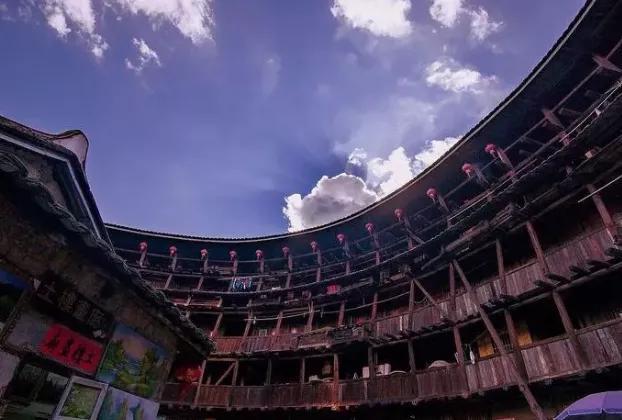 比萨斜塔建筑欣赏，掩藏于九峰十二山的“上海比萨斜塔”