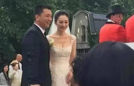 59岁李小冉现状，李小冉39岁嫁给男闺蜜