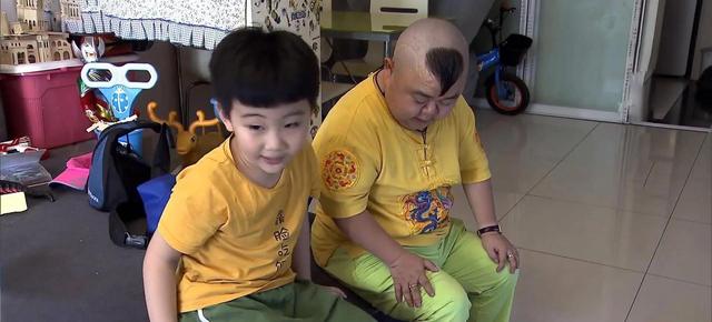 李连红和袖珍人一家，农村“袖珍人”张荣的“绝地”反击