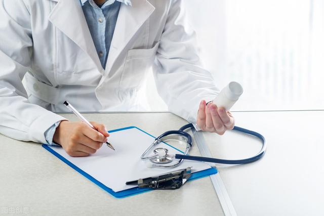 皮肤瘙痒起红斑是何原因如何治疗，皮肤出现红斑皮疹