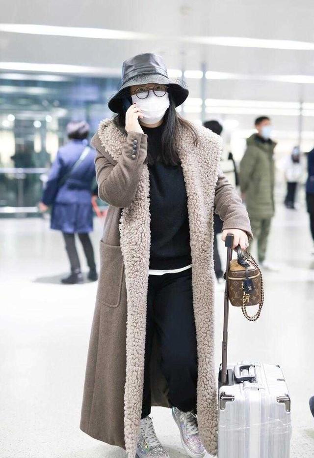 李湘服装搭配，李湘身材微胖却挺懂搭配