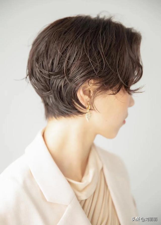 最流行的发型女，最美最时尚发型15款（12月最流行发型大全100多款）