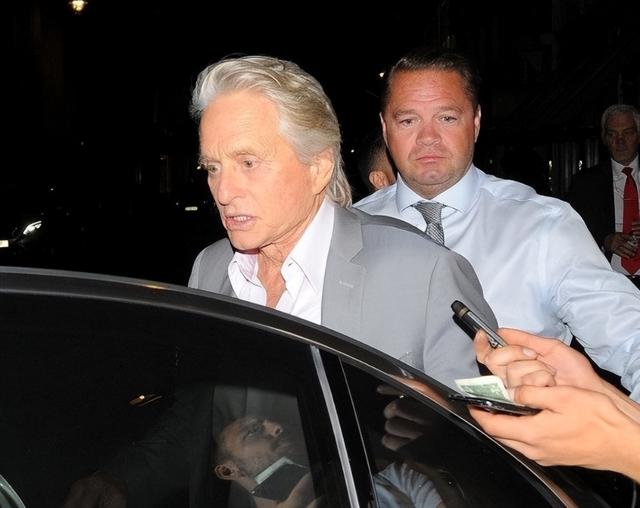 泽塔琼斯年龄多大，22年前泽塔琼斯嫁给道格拉斯