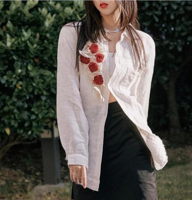 贫民窟女孩爆梗，贫民窟女生（贫民窟女孩一夜爆红）